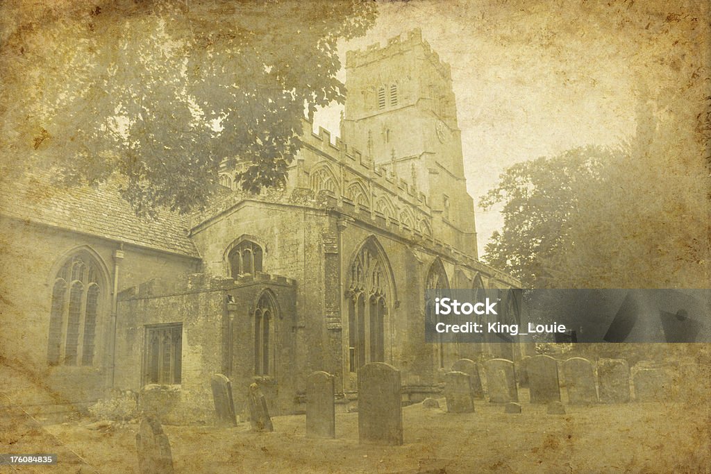 Vintage Igreja e Graveyard - Royalty-free Acabado Foto de stock