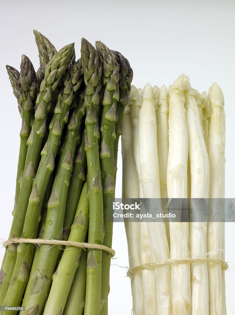 Aspargos brancos e verdes - Foto de stock de Alimentação Saudável royalty-free