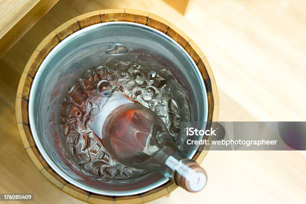 Kalte Wein Stockfoto und mehr Bilder von Eiskübel - Eiskübel, Wein, Roséwein