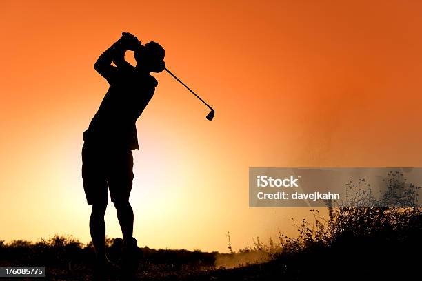 Photo libre de droit de Golfeur Silhouette Au Coucher Du Soleil banque d'images et plus d'images libres de droit de Concepts - Concepts, Coucher de soleil, Crépuscule