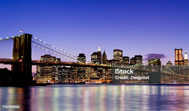 Foto de Ponte De Brooklyn E Manhattan Na Cidade De Nova York Eua e mais fotos de stock de Arranha-céu