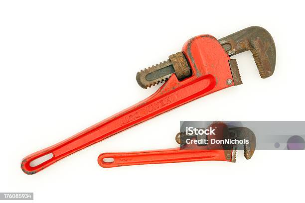 Photo libre de droit de Pipe Wrenches Isolé Réglable banque d'images et plus d'images libres de droit de Clé de serrage - Clé de serrage, Rouge, Blanc