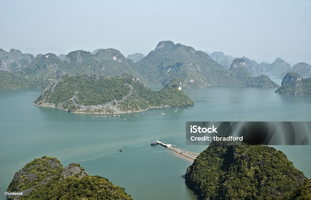 Karst Landschaft In der Halong-Bucht, Vietnam - Lizenzfrei Ansicht aus erhöhter Perspektive Stock-Foto