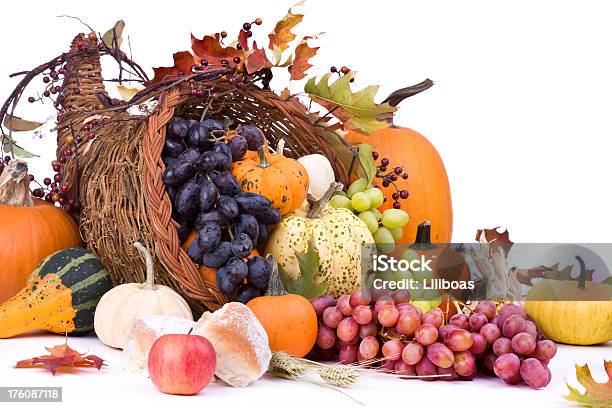 Cornucopia - Fotografie stock e altre immagini di Autunno - Autunno, Cereale, Composizione orizzontale