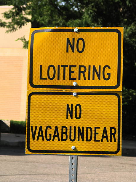 istock No Loitering Vagabundear (Spanish) Sign 176087824