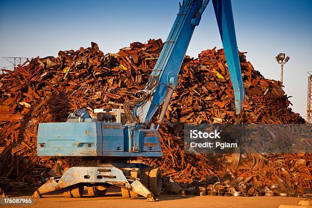 Metal De Reciclagem - Fotografias de stock e mais imagens de Alumínio - Alumínio, Amontoar, Arranjar