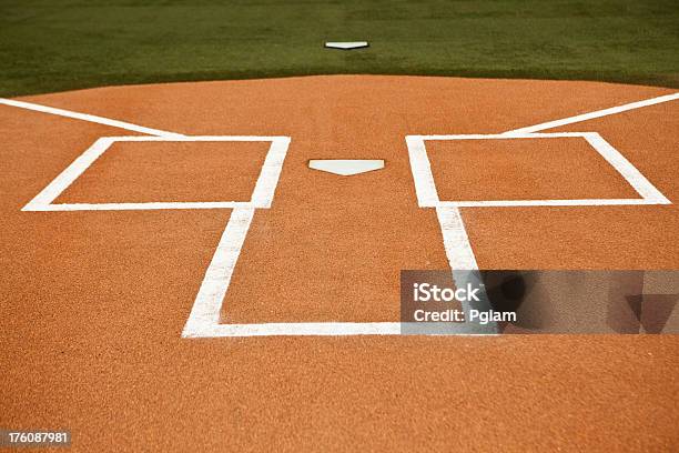 Inicial Do Diamante Placa De Base - Fotografias de stock e mais imagens de Basebol - Basebol, Base Inicial - Desporto, Campo de Basebol