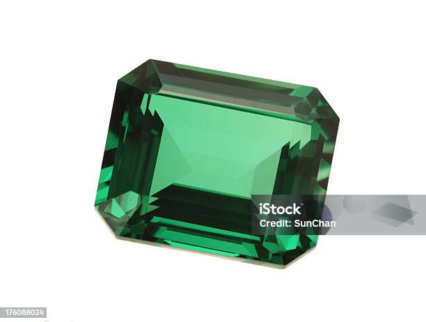 Foto de Emerald De Pedra e mais fotos de stock de Esmeralda - Esmeralda, Figura para recortar, Pedra - Rocha