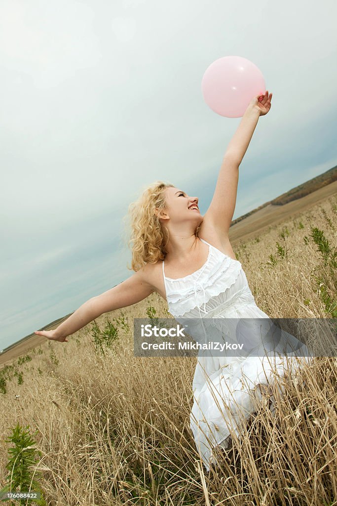 Feliz Menina com um balão Rosa - Royalty-free 20-24 Anos Foto de stock