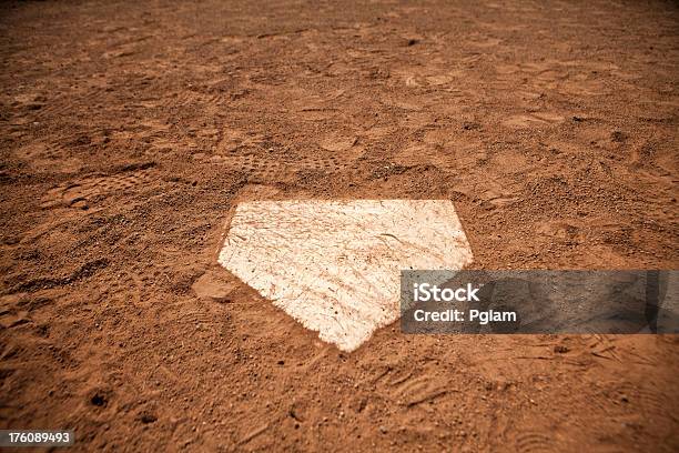 Inicial Do Diamante Placa De Base - Fotografias de stock e mais imagens de Basebol - Basebol, Plano de Fundo, Ao Ar Livre