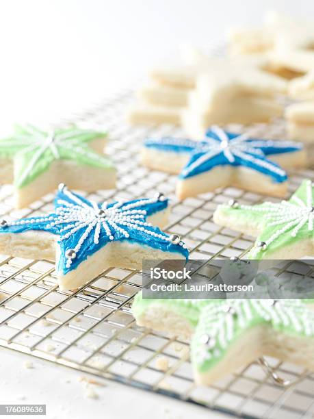 Weihnachten Zuckergebäck Kühlung Auf Standardpreis Stockfoto und mehr Bilder von Ansicht aus erhöhter Perspektive - Ansicht aus erhöhter Perspektive, Ausgebleicht, Backen