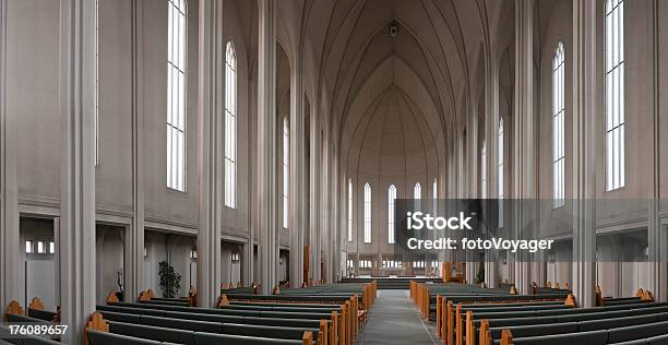 Igreja Interior Reykjavík Islândia - Fotografias de stock e mais imagens de Igreja - Igreja, Interior, Moderno