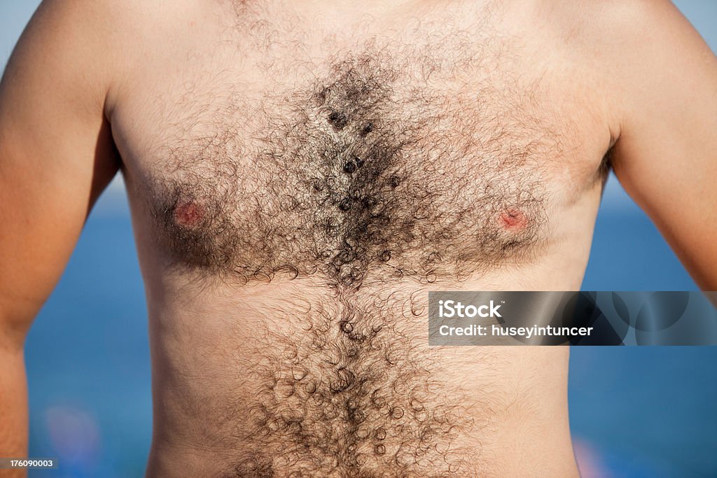 Волосатый человек - Стоковые фото Волосы на груди роялти-фри