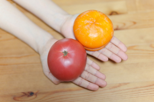 Holding persimmons and tomatoes