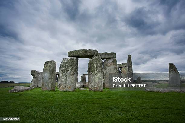 Stonehenge Xxxl - Fotografie stock e altre immagini di Antico - Condizione - Antico - Condizione, Cielo, Colore verde