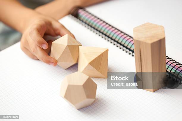 Geometría De Aprendizaje Foto de stock y más banco de imágenes de Agarrar - Agarrar, Aprender, Educación