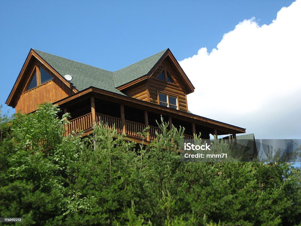 Montagne Fumose log cabin 2 - Foto stock royalty-free di Capanna di legno