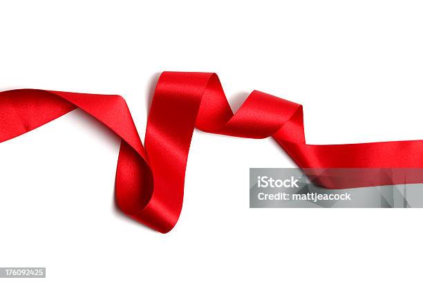 Шелковая Красной Лентой — стоковые фотографии и другие картинки Атласная ткань - Атласная ткань, Лента - для шитья, Без людей