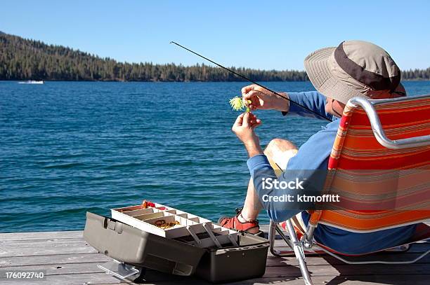 Pescar En El Lago Foto de stock y más banco de imágenes de 50-54 años - 50-54 años, Actividades recreativas, Adulto