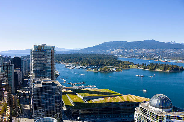 ванкувер и парк стэнли - vancouver harbor vancouver harbor marina стоковые фото и изображения