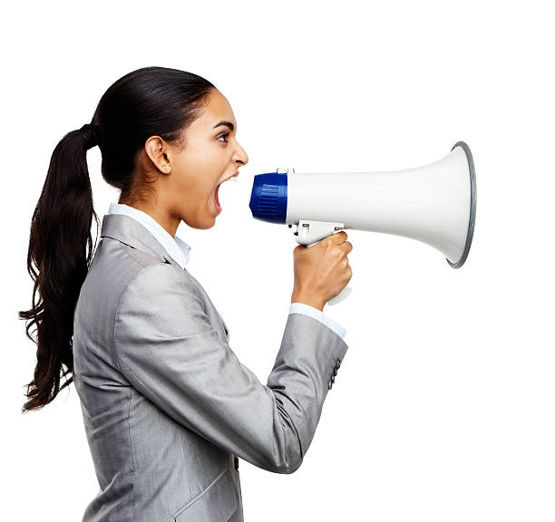 giovane donna d'affari urlando nel megafono - complaining megaphone speech businesswoman foto e immagini stock