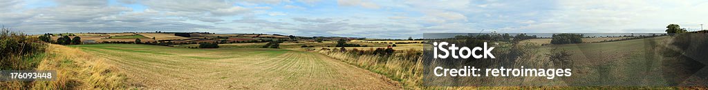 Vista panoramica del terreno agricolo campagna del Lincolnshire Wolds - Foto stock royalty-free di Contea di Lincoln - Inghilterra