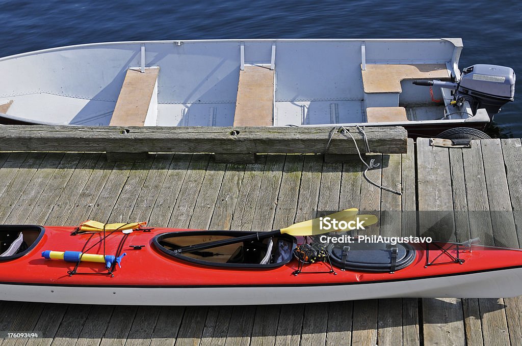 Bateau à moteur et kayak - Photo de Baie - Eau libre de droits