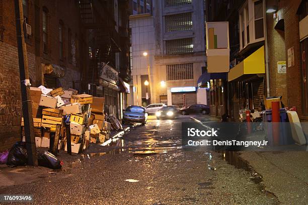 Sujo Rua Principal - Fotografias de stock e mais imagens de Sujo - Sujo, Beco, Sem Higiene