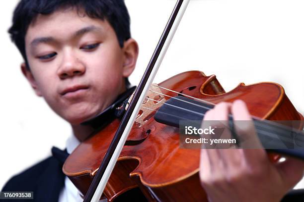 Jovem Violinista - Fotografias de stock e mais imagens de Criança - Criança, Jovem Adulto, Rapazes