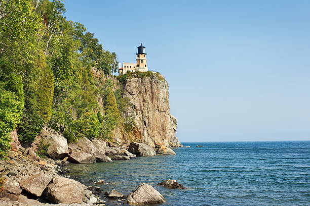 faro de split rock en el lago superior hz - split rock lighthouse fotografías e imágenes de stock