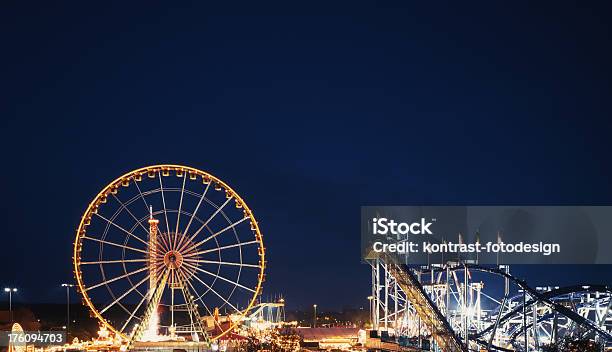 Rodagigante E Montanharussa Dippemess Frankfurt Alemanha - Fotografias de stock e mais imagens de Noite