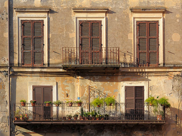 istock Italian building at sunset 176095137
