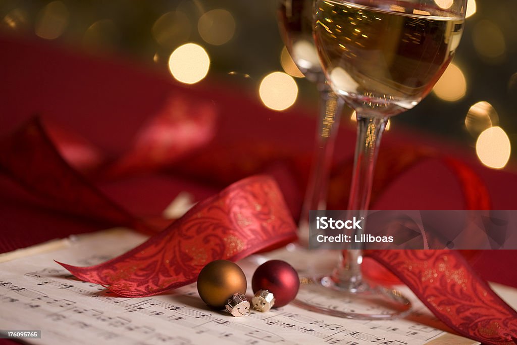 와인 및 크리스마스 조명 - 로열티 프리 크리스마스 음악 스톡 사진