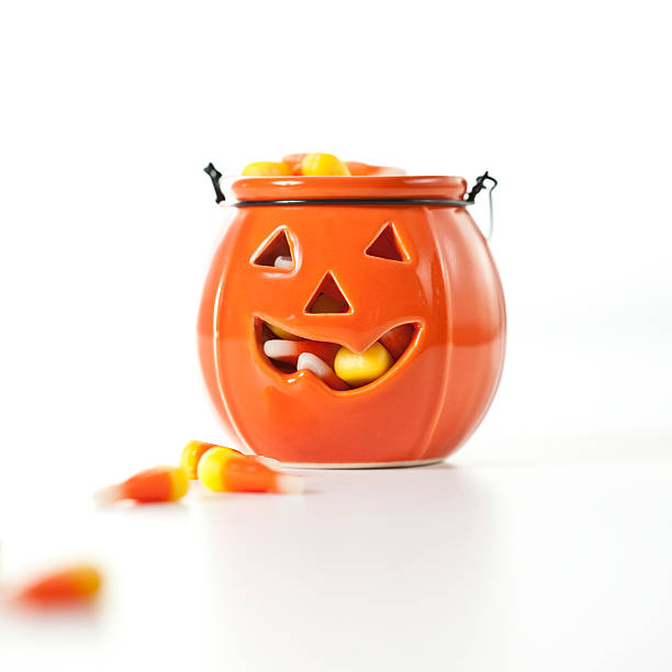 halloween candy - candy halloween candy corn jar foto e immagini stock