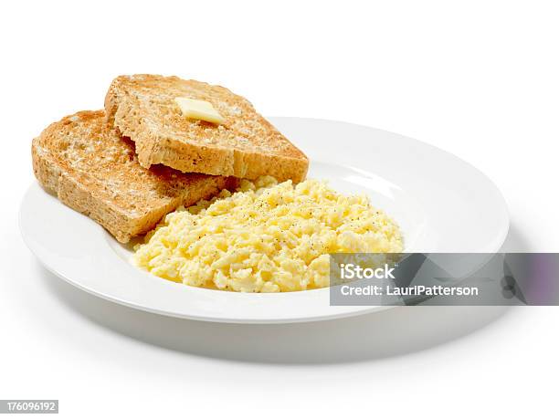 Uova Strapazzate Pane Tostato - Fotografie stock e altre immagini di Pane tostato - Pane tostato, Uova strapazzate, Semplicità