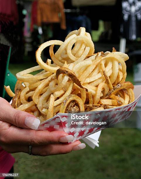 Patatine Fritte A Ricciolo - Fotografie stock e altre immagini di Patatine fritte a ricciolo - Patatine fritte a ricciolo, Alimentazione non salutare, Cibi e bevande