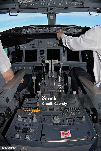 Kokpicie Samolotu - zdjęcia stockowe i więcej obrazów Automatyczny pilot - Automatyczny pilot, Część maszyny, Dorosły