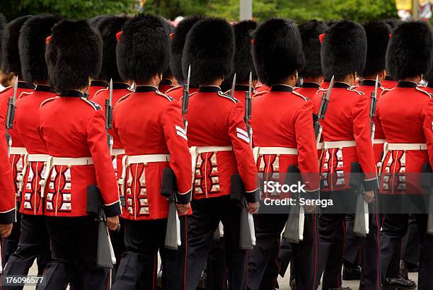 Foto de Canadian Guardas e mais fotos de stock de Cultura inglesa - Cultura inglesa, Guarda de Honra - Soldado, Andar