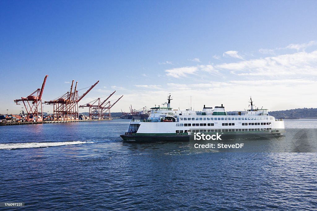 Estado de Washington Aluguer de carros Ferry deixando acoplar - Royalty-free Ferry Foto de stock