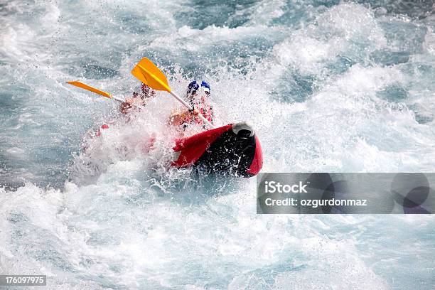 Photo libre de droit de Faire Du Canoë banque d'images et plus d'images libres de droit de Rafting en eau vive - Rafting en eau vive, Activité, Activité de loisirs