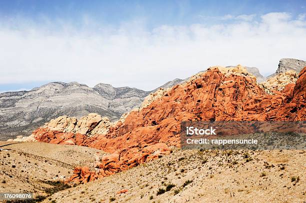 Calico Hills Il Red Rock Canyon - Fotografie stock e altre immagini di Ambientazione esterna - Ambientazione esterna, Arenaria - Roccia sedimentaria, Bellezza naturale