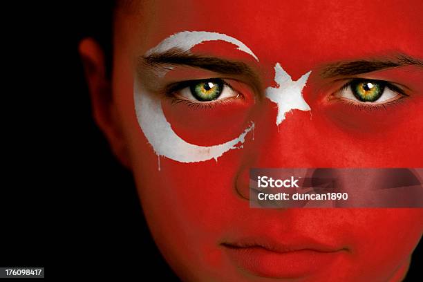 Foto de Turkish Menino Com A Bandeira Da Turquia e mais fotos de stock de Bandeira Turca - Bandeira Turca, Criança, Só Um Menino