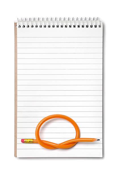 bloco de papel e lápis (traçado de recorte incluído - tied knot pencil reminder ideas - fotografias e filmes do acervo