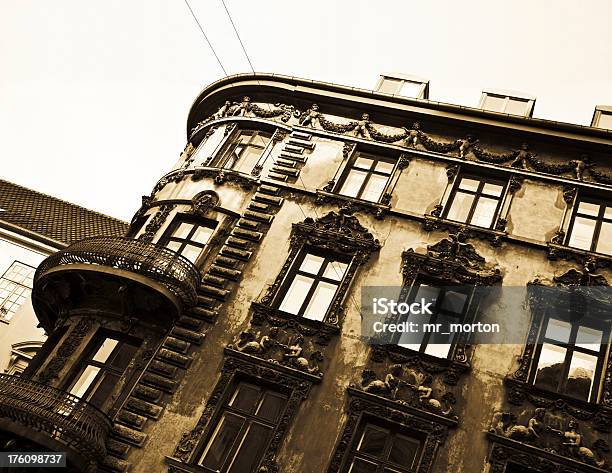 Stary Klasyczny Budynku - zdjęcia stockowe i więcej obrazów Architektura - Architektura, Balkon, Brudny