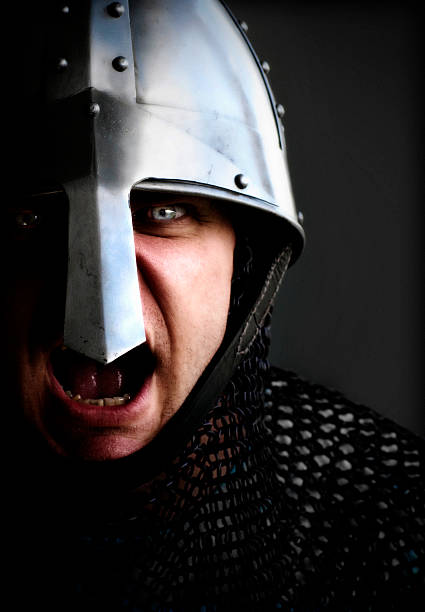 cavaliere normanno battlecry - history knight historical reenactment military foto e immagini stock