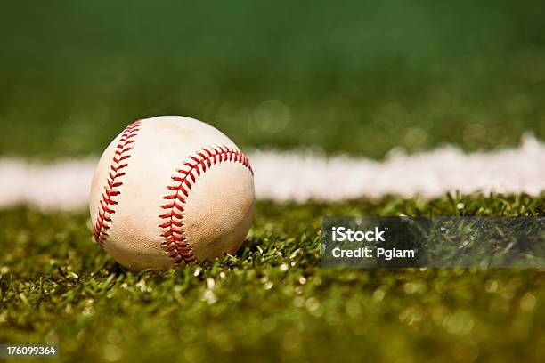 Simples Fundo Do Diamante De Beisebol - Fotografias de stock e mais imagens de Basebol - Basebol, Plano de Fundo, Relvado - Relva