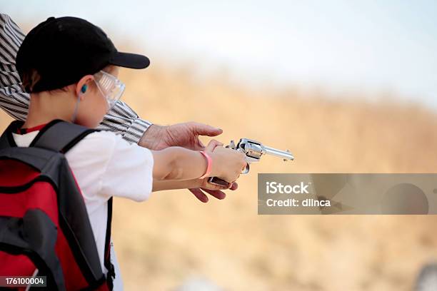 Foto de Aprendizagem Para Fotografar Crianças e mais fotos de stock de Atirar - Atirar, Criança, 8-9 Anos