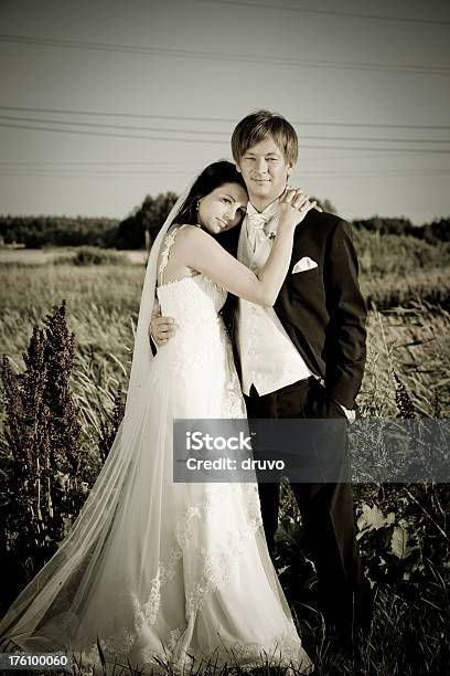 Das Brautpaar Stockfoto und mehr Bilder von 20-24 Jahre - 20-24 Jahre, Anzug, Attraktive Frau