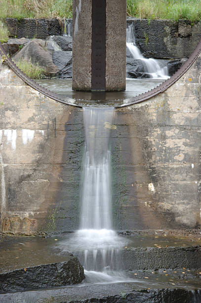 ruiny pinawa dam - dam hydroelectric power station manitoba canada zdjęcia i obrazy z banku zdjęć