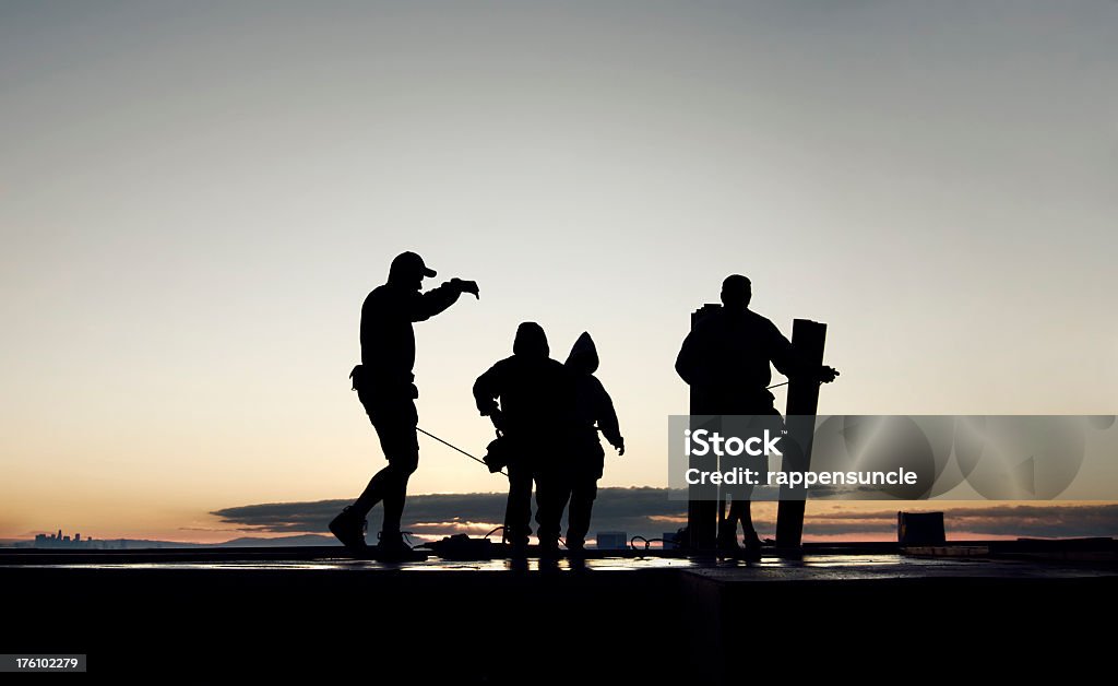 Trabajadores de la construcción en la terraza amplia y temprano - Foto de stock de Vista general libre de derechos